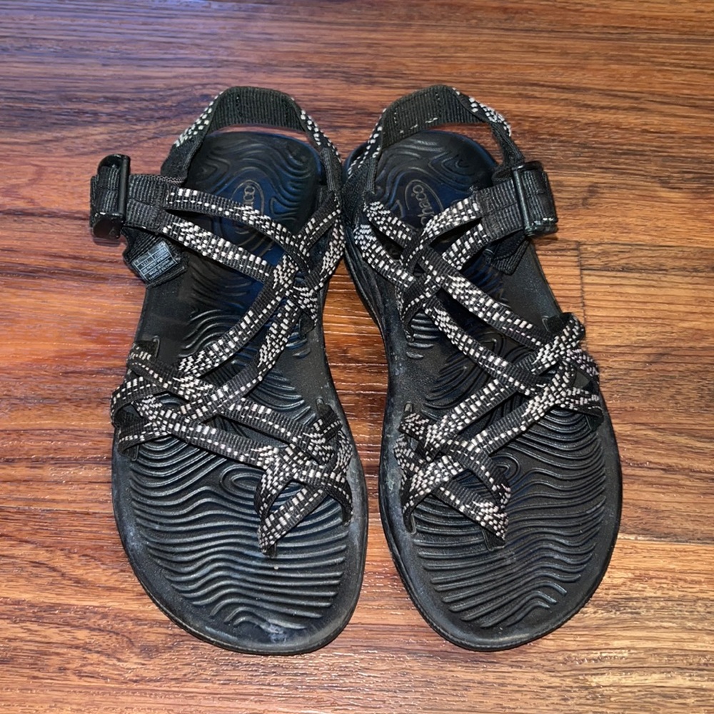 Chaco size 7 black and white
